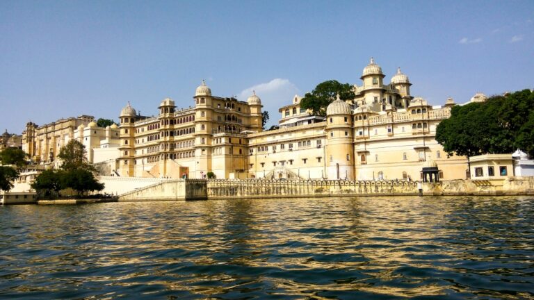 Grand City Palace in Udaipur, India, showcasing a blend of Rajasthani and Mughal architectural styles.