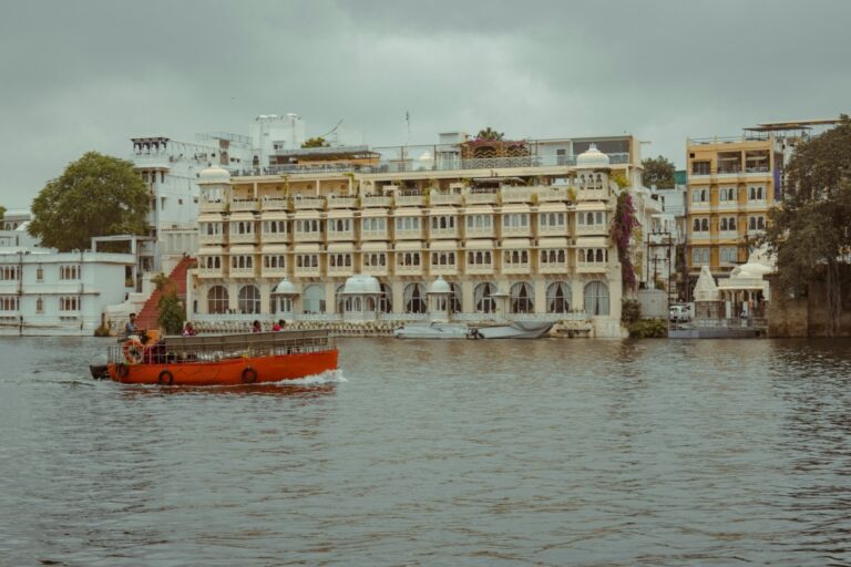 Scenic view of Lake Pichola in Udaipur, India.