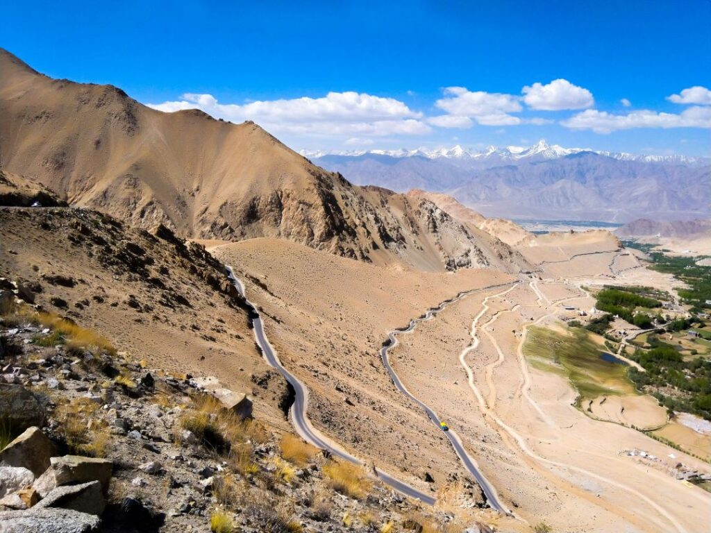 Khardung la pass road, Leh